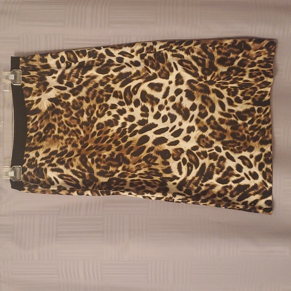 Leopard Print Pencil Skirt - Picture 3 of 4